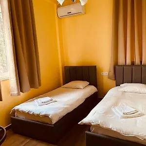 Bed and breakfast Auto Tana 