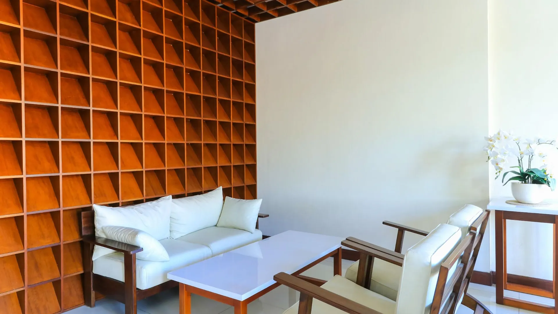Kak Garden Inn Kuta  Guest house
